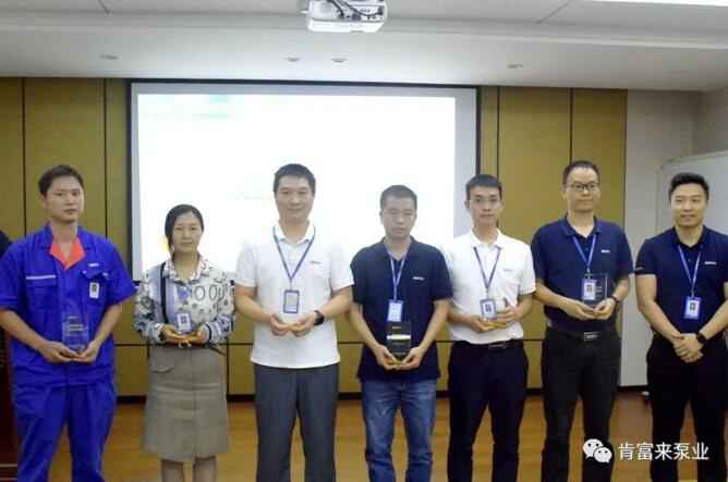 星空网页版登录页面入口-星空online(中国)陈迪总经理为突出贡献团队代表颁奖